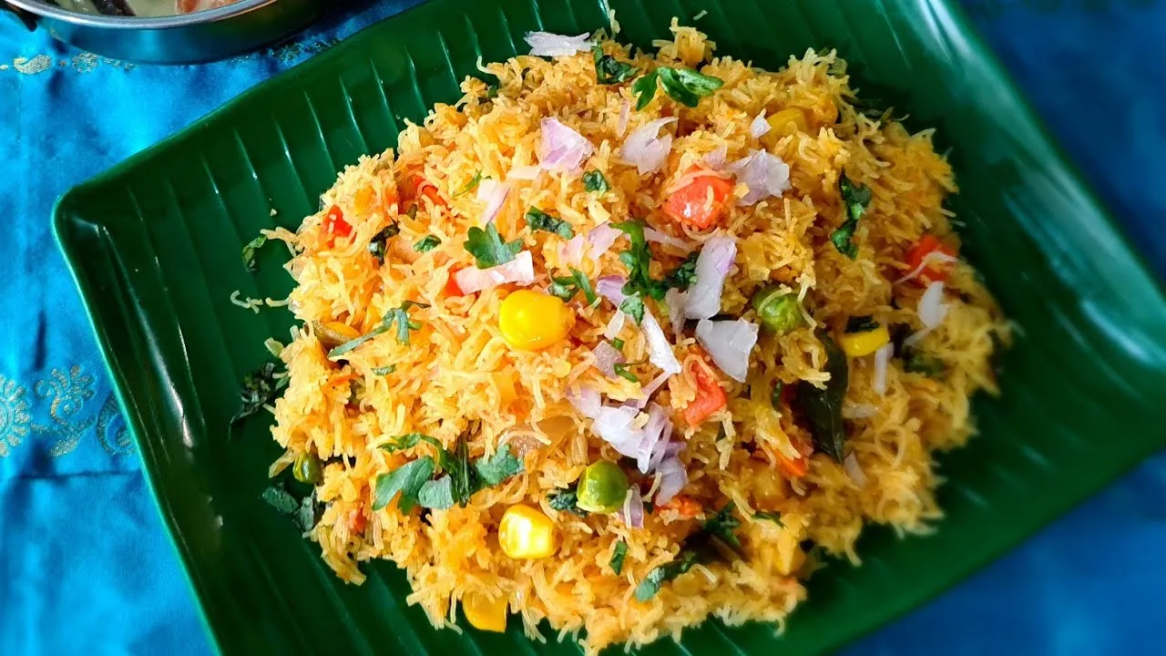 Egg Idiyappam Kothu ( முட்டை இடியாப்பம் கொத்து )